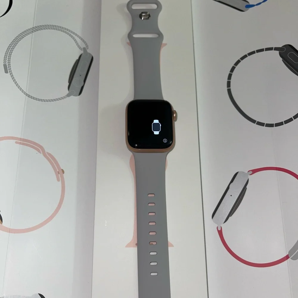 Apple Watch rose gold - Picture 1 of 4